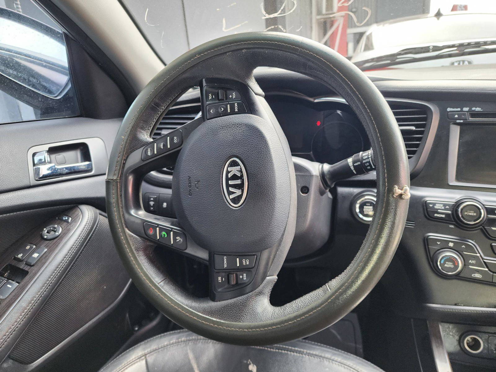 2011 KIA K5 — 77760 KM — Lot 128489 — Al Quoz - Marhaba Auctions Used Cars - Image 11