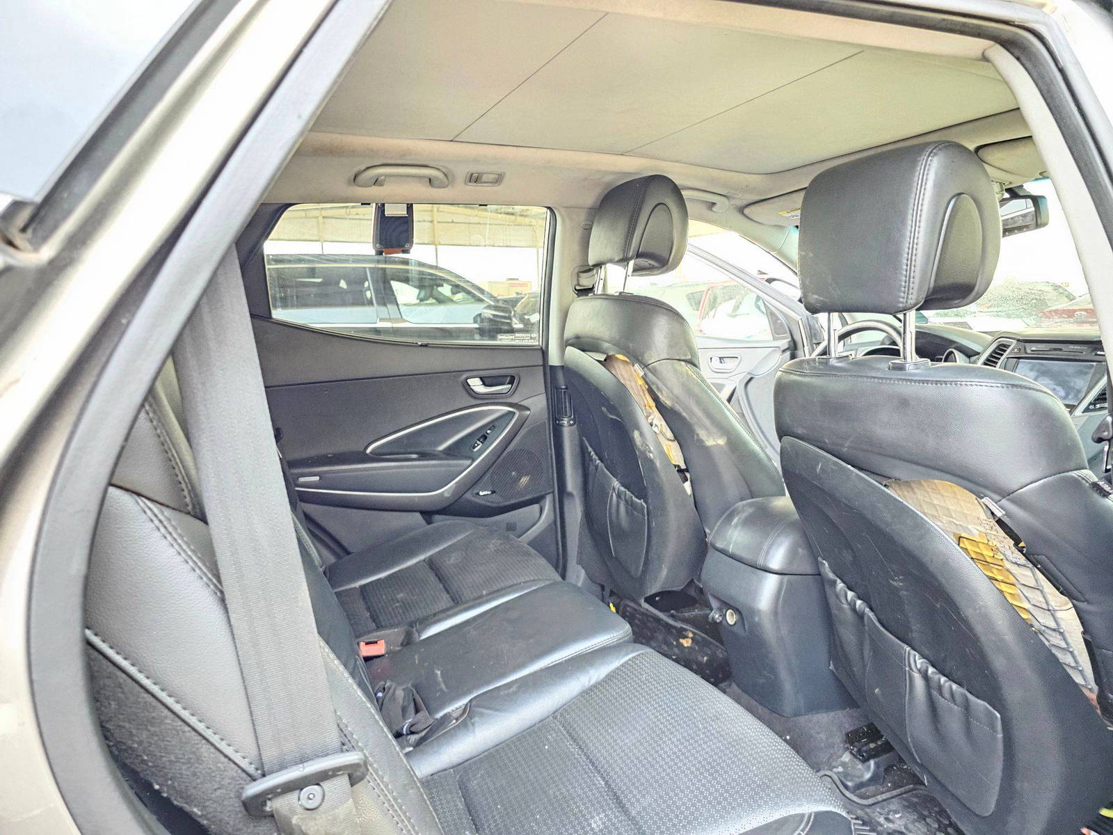 2013 HYUNDAI SANTA FE — 178091 Miles — Lot 74963064 — Souq - Marhaba Auctions Used Cars - Image 6