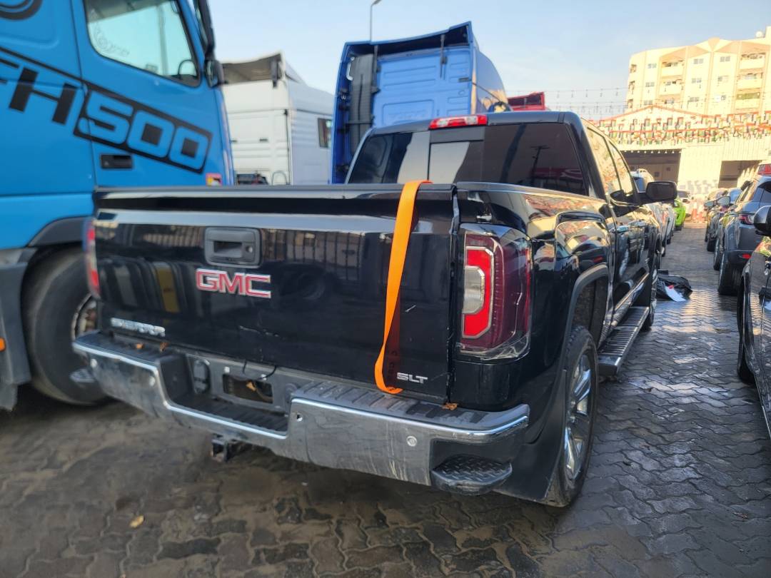 2018 GMC SIERRA — 117265 Miles — Lot C3JG121338 — Main - Marhaba Auctions Used Cars - Image 3