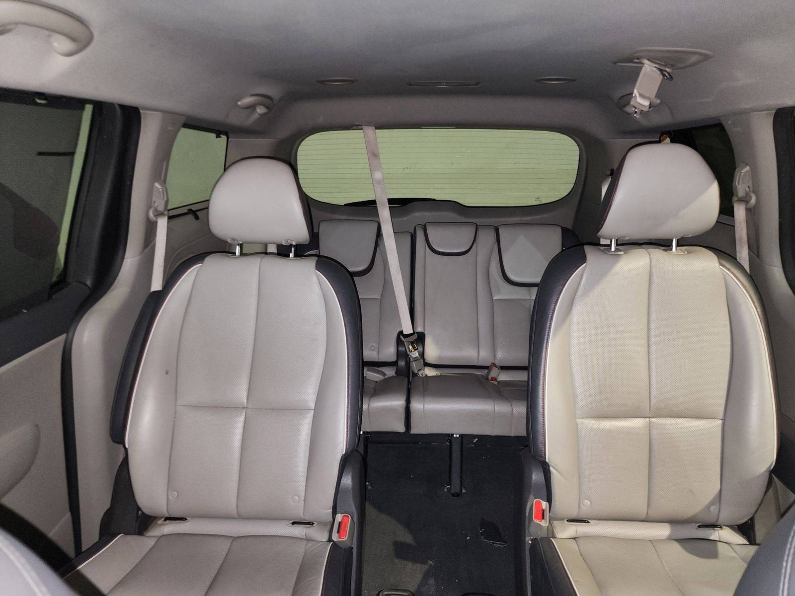 2017 KIA SEDONA — 153505 Miles — Lot 214587 — UMM RAMOOL - Marhaba Auctions Used Cars - Image 9
