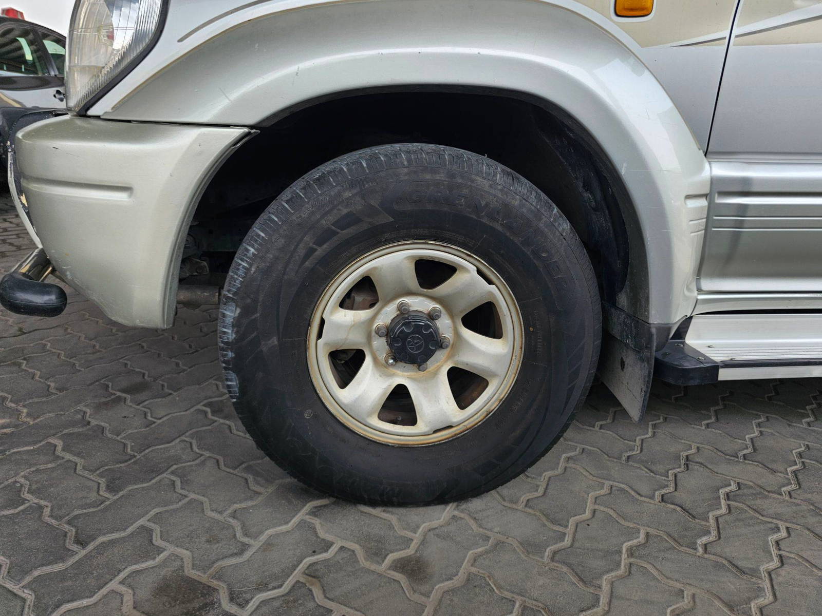 2000 TOYOTA PRADO — 293713 KM — Lot Y0073991 — Souq - Marhaba Auctions Used Cars - Image 10