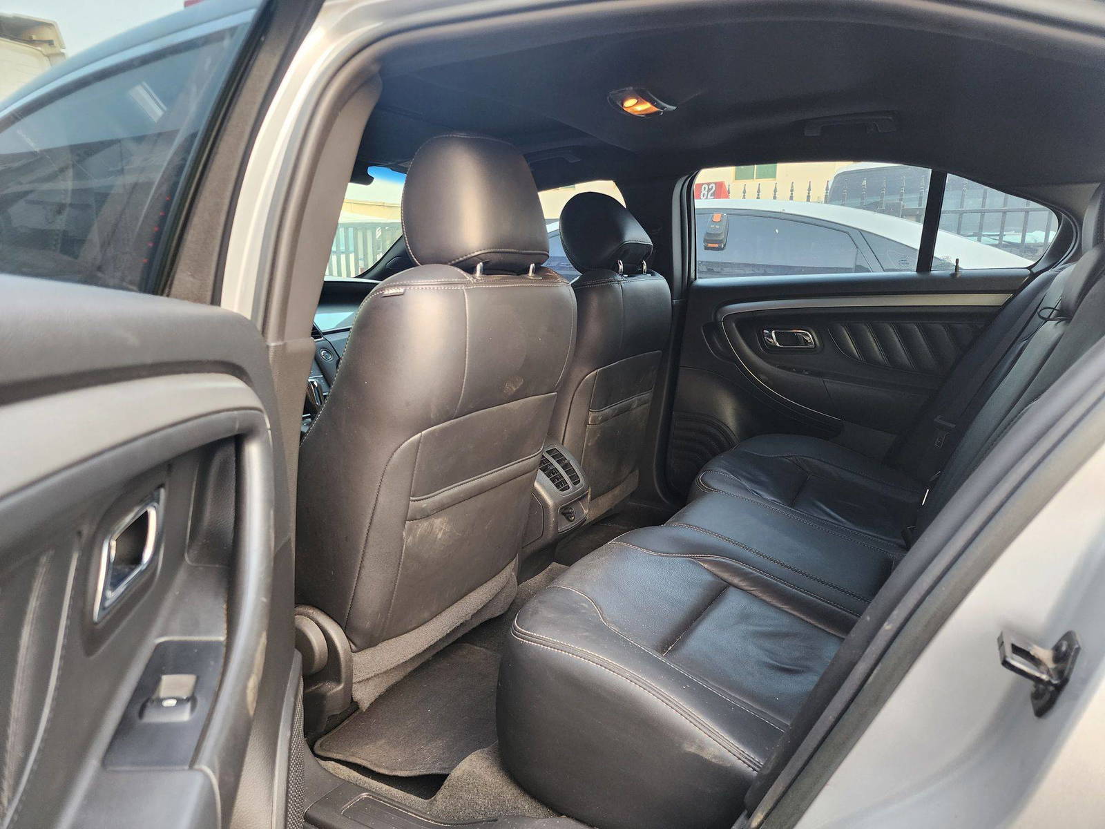 2013 FORD TAURUS — 207745 KM — Lot 135420 — Al Quoz - Marhaba Auctions Used Cars - Image 7