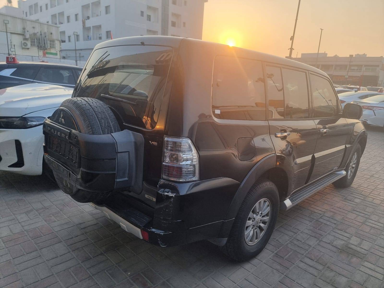 2011 MITSUBISHI PAJERO — 193264 KM — Lot J703318 — Ind. 12 - Marhaba Auctions Used Cars - Image 4