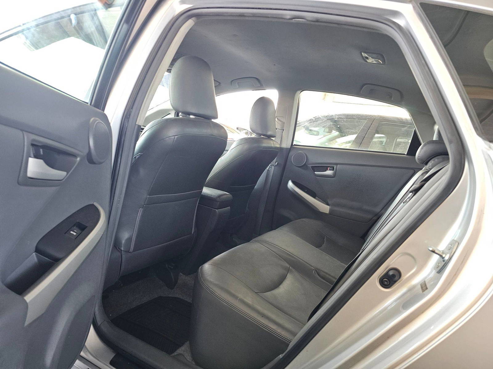 2010 TOYOTA PRIUS — 212439 Miles — Lot DU1A0004987 — Souq - Marhaba Auctions Used Cars - Image 5