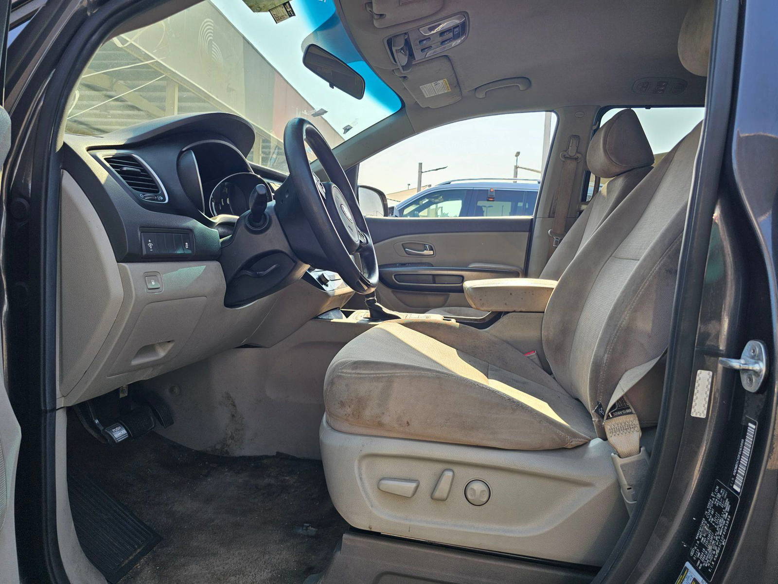 2015 KIA SEDONA — 238571 Miles — Lot 0F6065899 — Souq - Marhaba Auctions Used Cars - Image 8