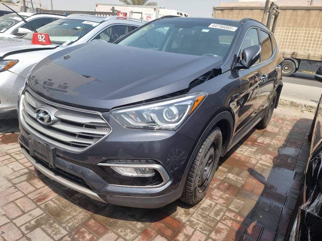 2017 HYUNDAI SANTA FE — 50687 KM — Lot 454001 — Ind. 12 - Marhaba Auctions Used Cars - Image 4
