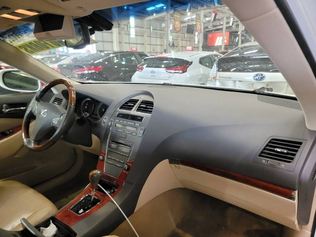 2011 LEXUS ES 350 — 114631 Miles — Lot XB2468886 - Marhaba Auctions Used Cars - Image 5
