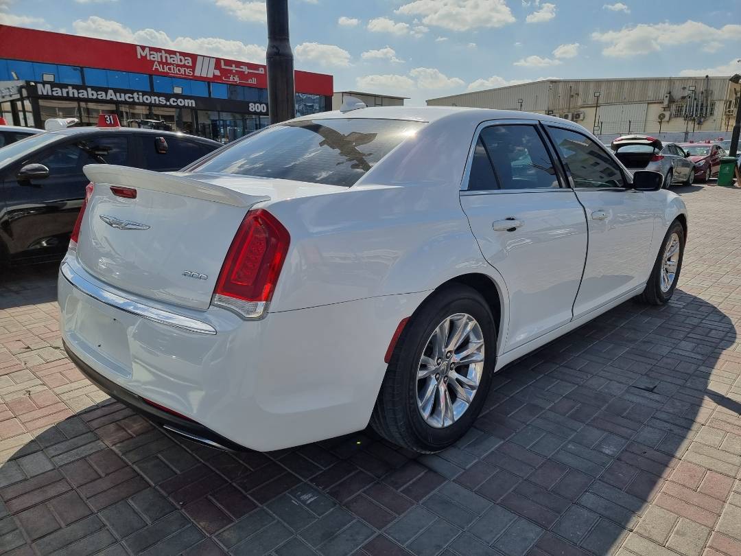 2018 CHRYSLER 300 — 175732 KM — Lot 2154187 — Main - Marhaba Auctions Used Cars - Image 4