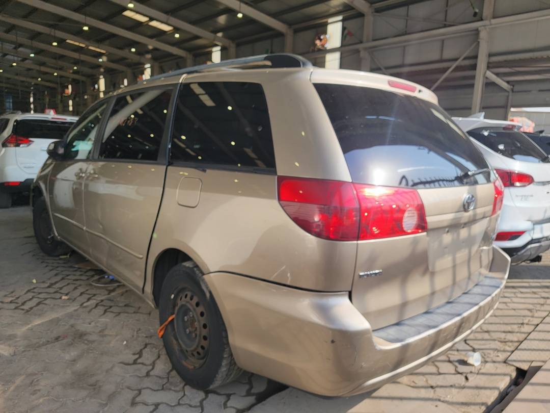 2004 TOYOTA SIENNA — 179849 Miles — Lot 77112783 — Ind. 12 - Marhaba Auctions Used Cars - Image 4