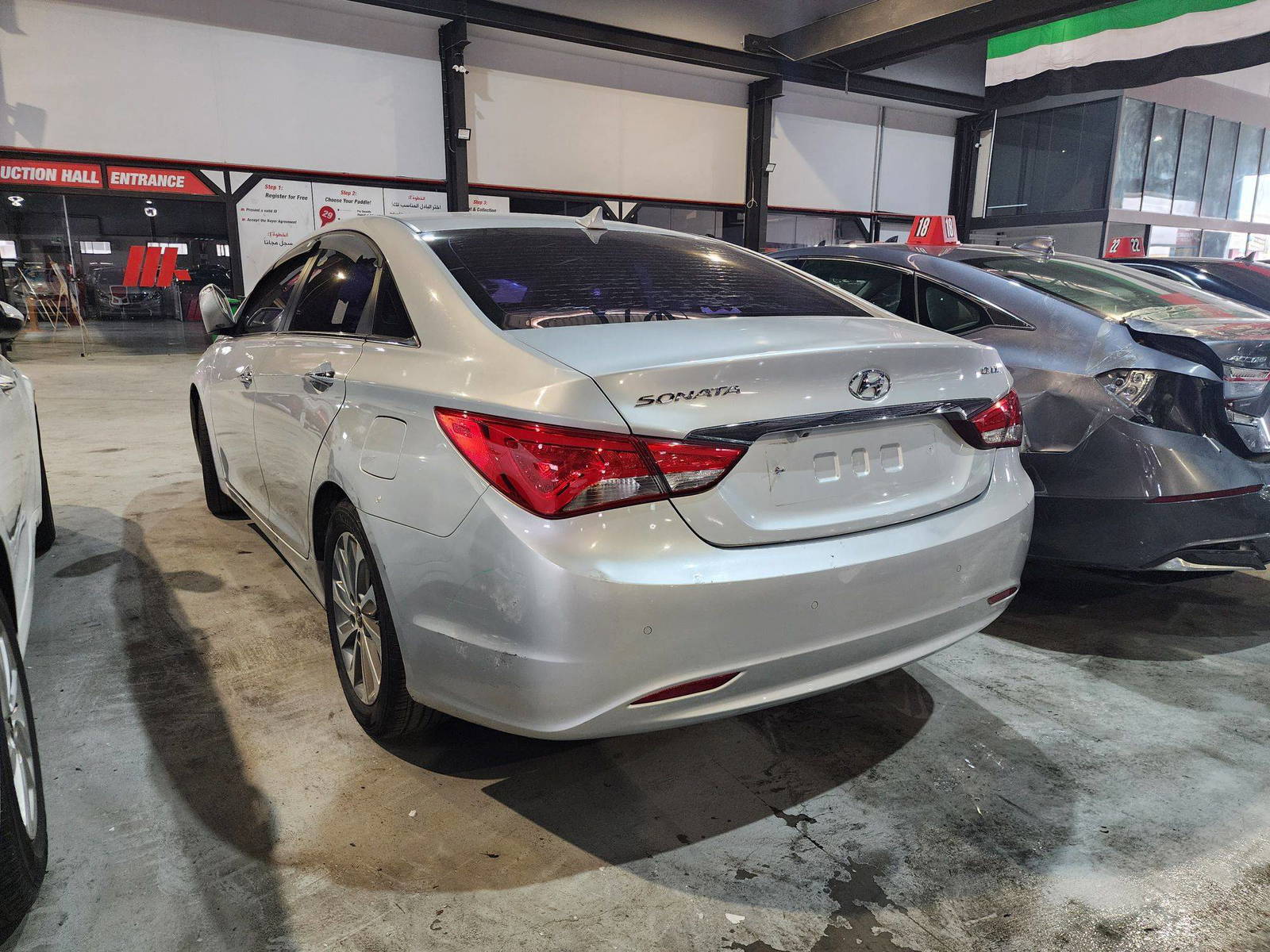 2014 HYUNDAI SONATA — 209880 KM — Lot 613281 — Al Quoz - Marhaba Auctions Used Cars - Image 5