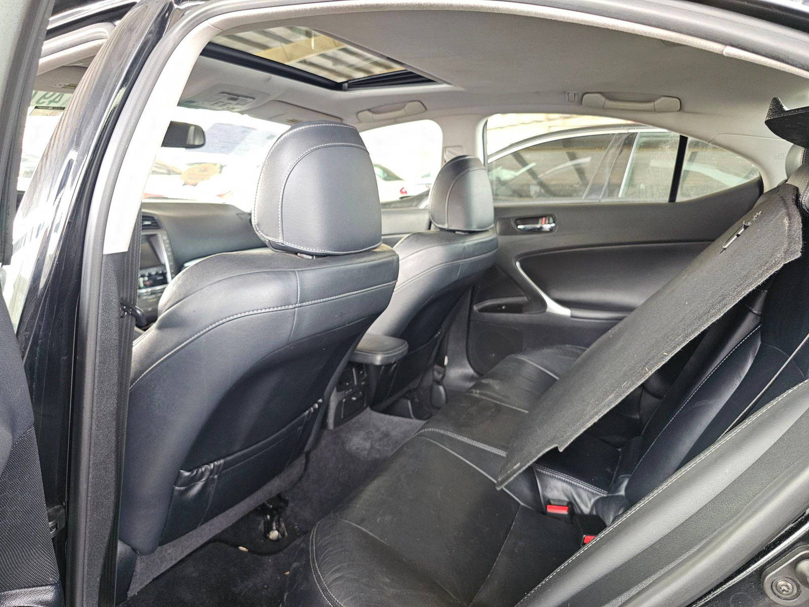 2011 LEXUS IS 250 — 179376 Miles — Lot 49795435 — Souq - Marhaba Auctions Used Cars - Image 4