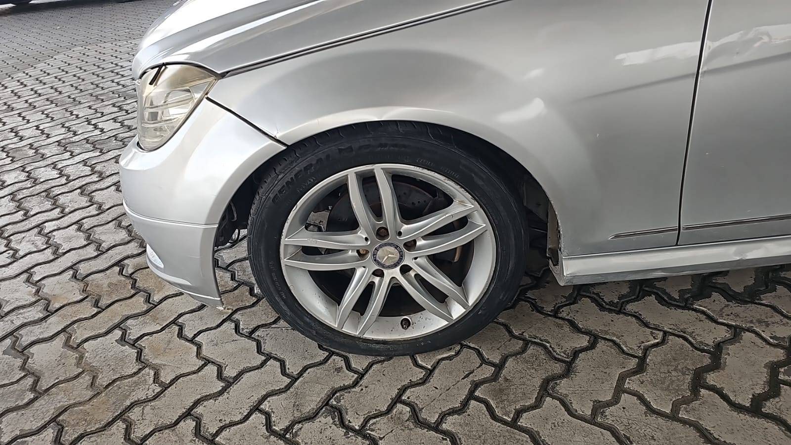 2011 MERCEDES BENZ C300 — 180542 KM — Lot BR161574 — Souq - Marhaba Auctions Used Cars - Image 11
