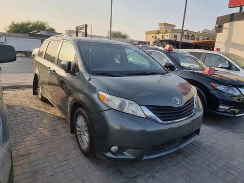 TOYOTA SIENNA
