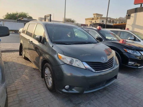TOYOTA SIENNA