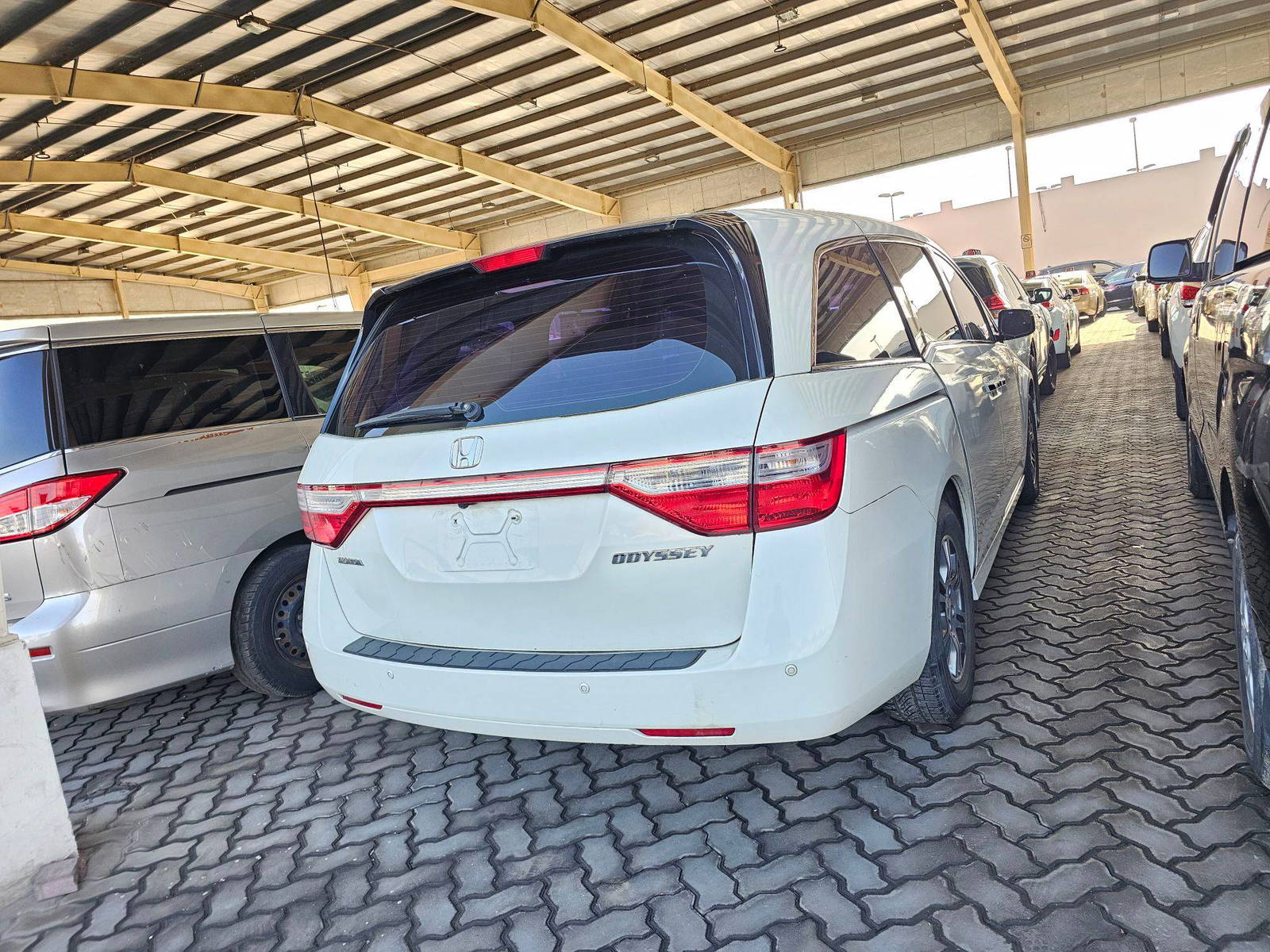2013 HONDA ODYSSEY — 177722 KM — Lot 601034 — Souq - Marhaba Auctions Used Cars - Image 4