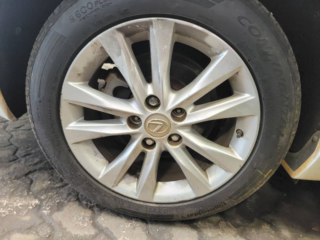 2011 LEXUS ES 350 — 114631 Miles — Lot XB2468886 - Marhaba Auctions Used Cars - Image 4