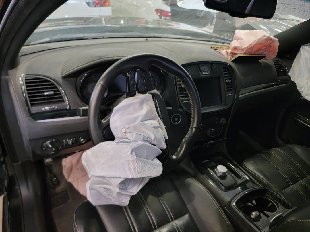 2019 CHRYSLER 300 — 95352 Miles — Lot 38246312 — Main - Marhaba Auctions Used Cars - Image 6