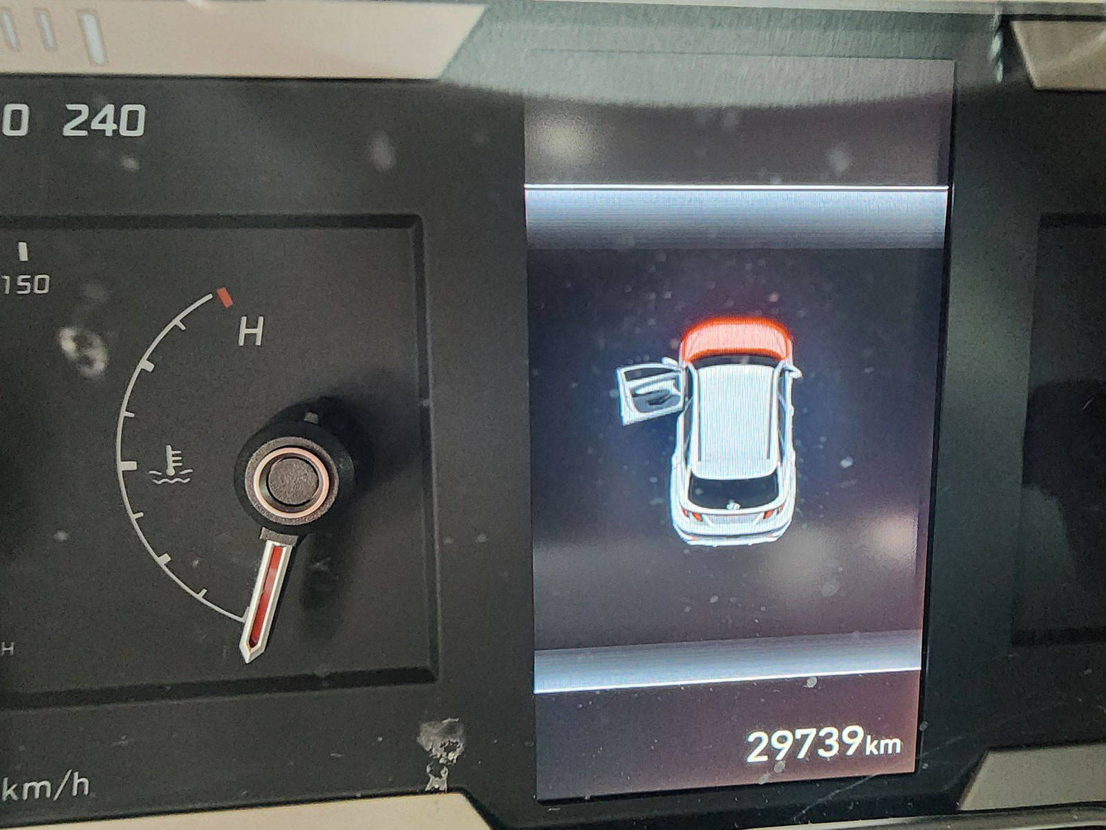 2022 HYUNDAI TUCSON — 29738 KM — Lot 42902805 — Souq - Marhaba Auctions Used Cars - Image 11