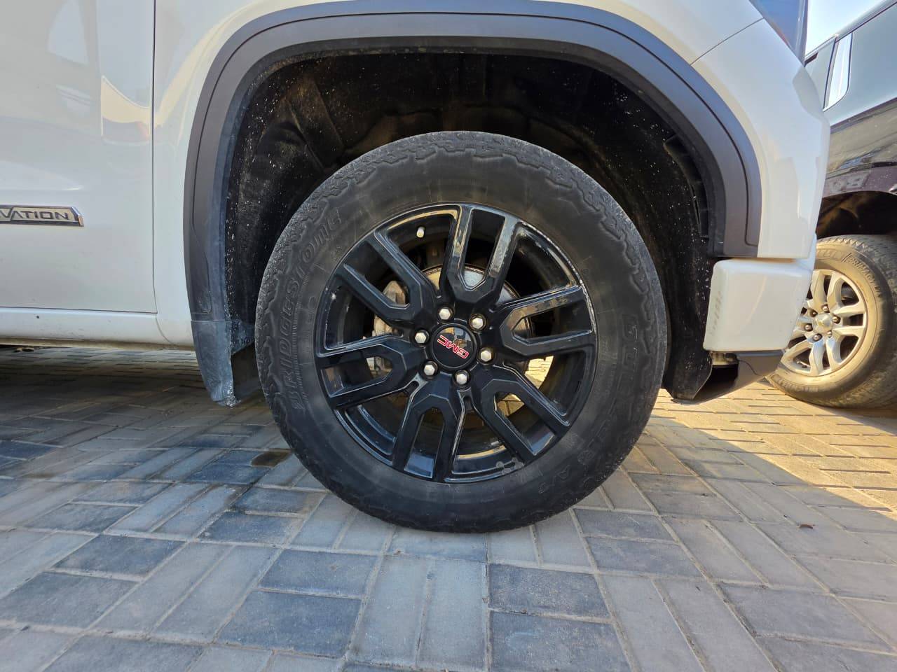 2023 GMC SIERRA K1500 — 208499 KM — Lot 93687365 - Marhaba Auctions Used Cars - Image 12