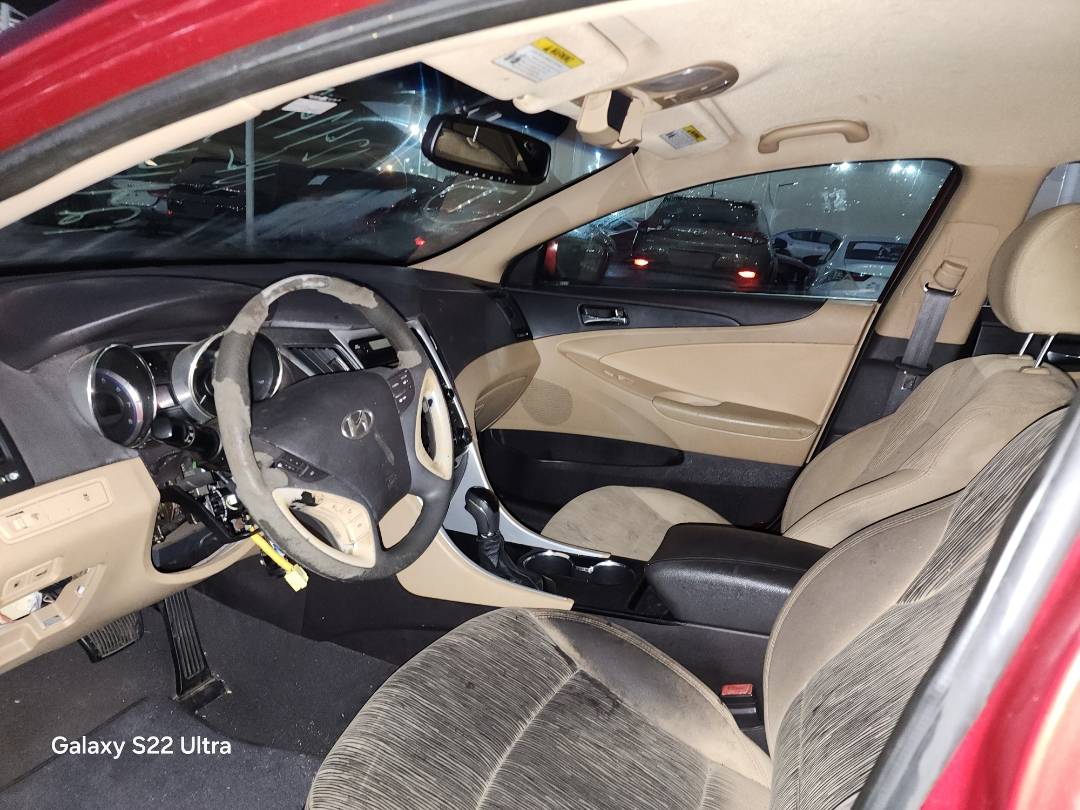 2011 HYUNDAI SONATA — 128004 Miles — Lot 24147 — Souq - Marhaba Auctions Used Cars - Image 9