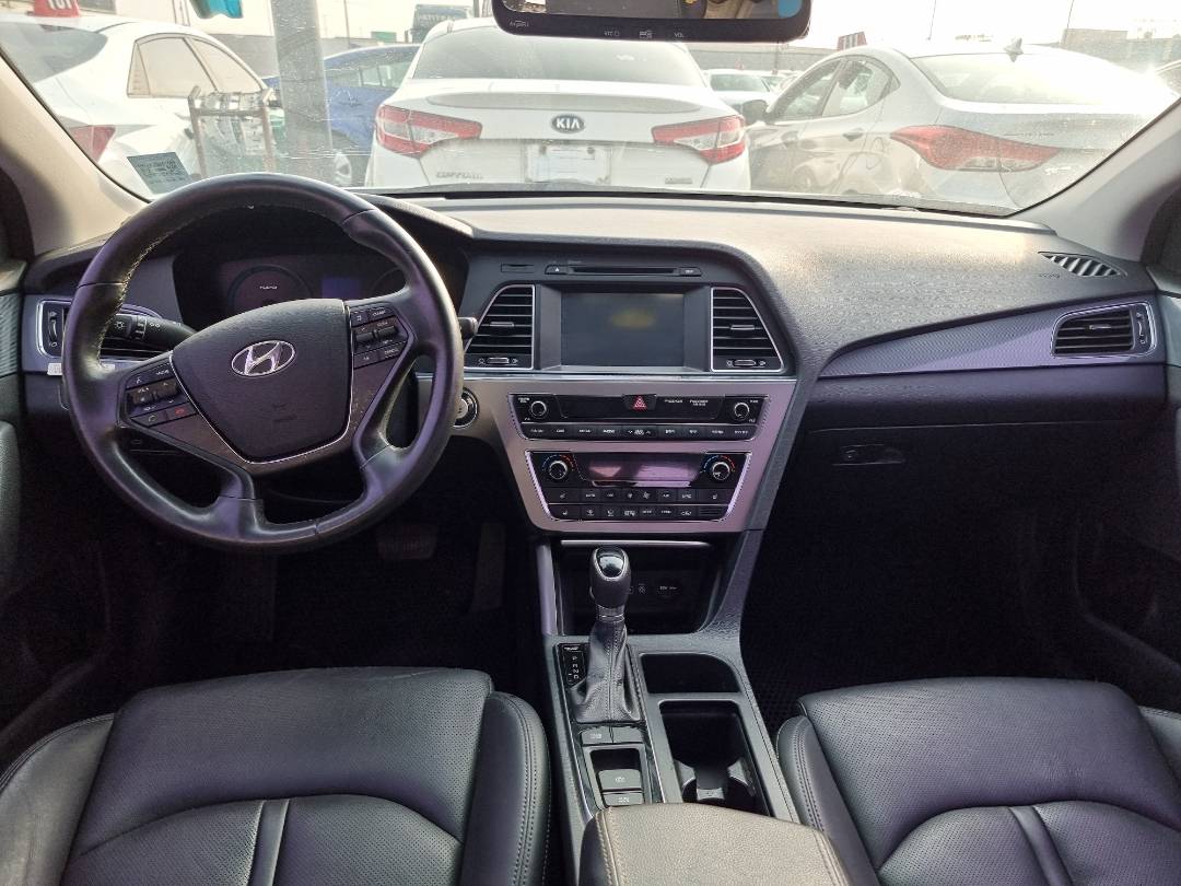 2017 HYUNDAI SONATA — 305378 KM — Lot 215478 — Al Quoz - Marhaba Auctions Used Cars - Image 7