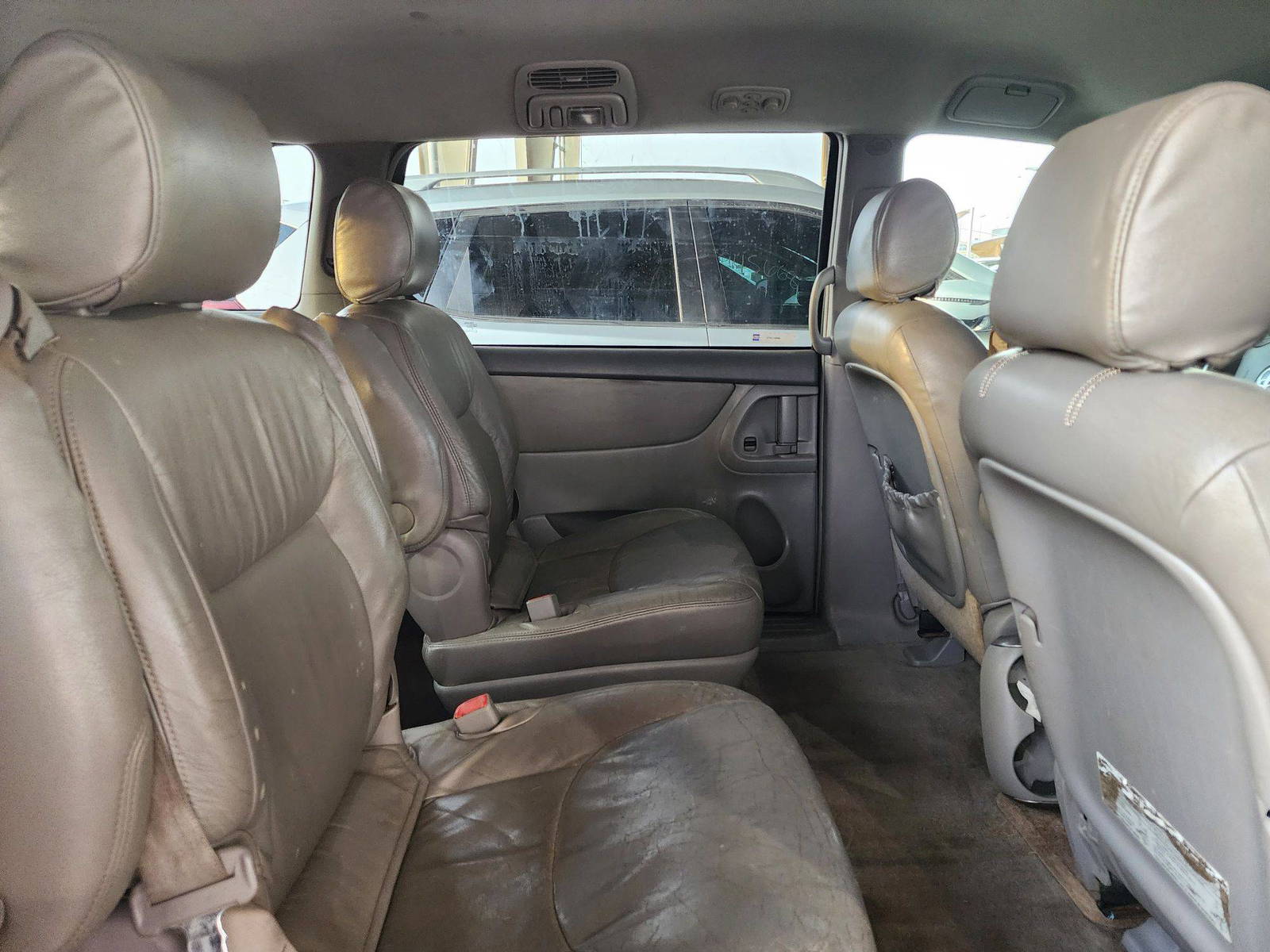 2006 TOYOTA SIENNA — 222909 Miles — Lot 43229564 — Souq - Marhaba Auctions Used Cars - Image 4
