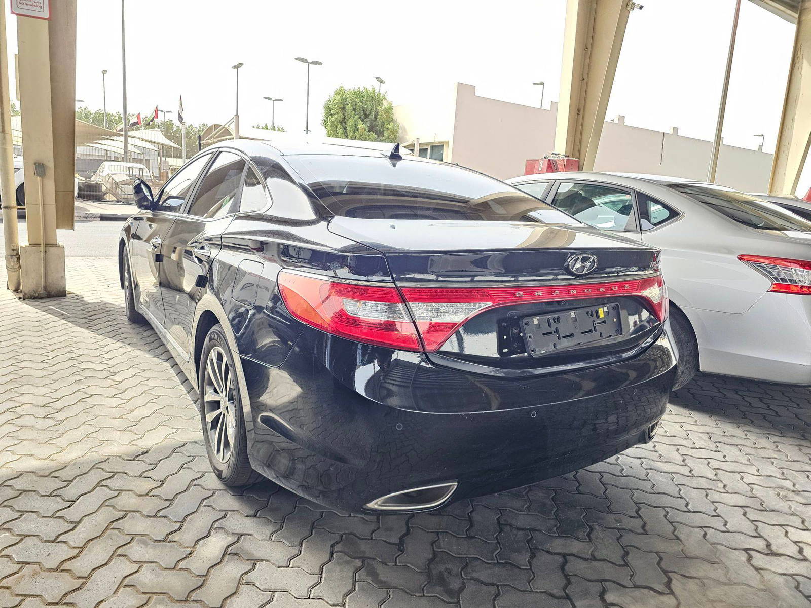 2011 HYUNDAI GRANDEUR — 204790 KM — Lot 028772 — Souq - Marhaba Auctions Used Cars - Image 5