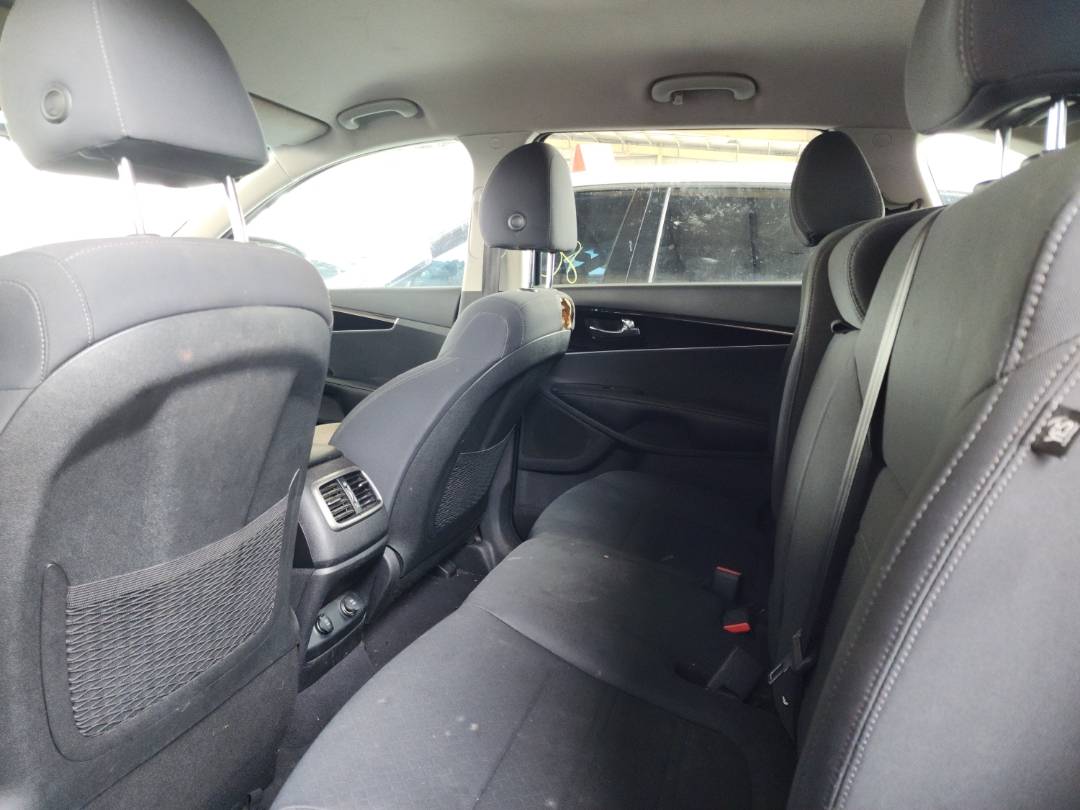 2019 KIA SORENTO — 114119 Miles — Lot 45412974 — Souq - Marhaba Auctions Used Cars - Image 9