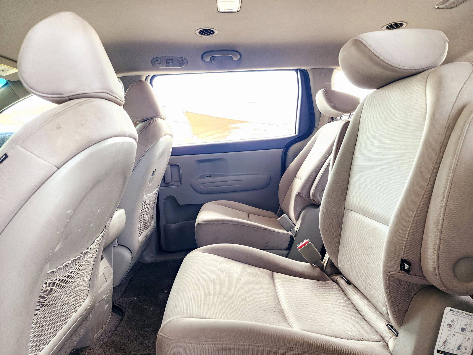 2015 KIA SEDONA — 168342 Miles — Lot 69981234 — Souq - Marhaba Auctions Used Cars - Image 7