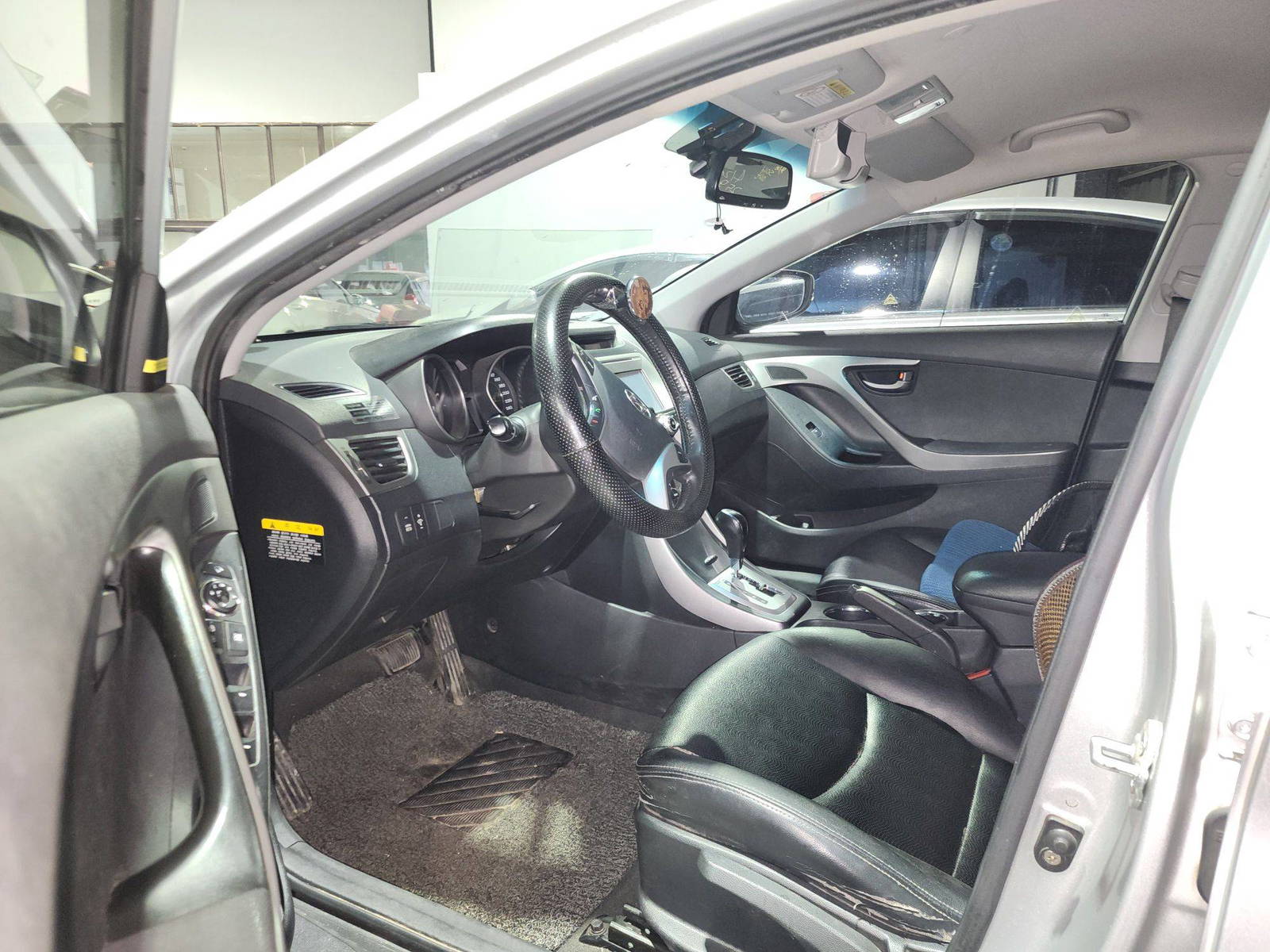 2012 HYUNDAI AVANTE — 182057 KM — Lot 350351 — Al Quoz - Marhaba Auctions Used Cars - Image 9