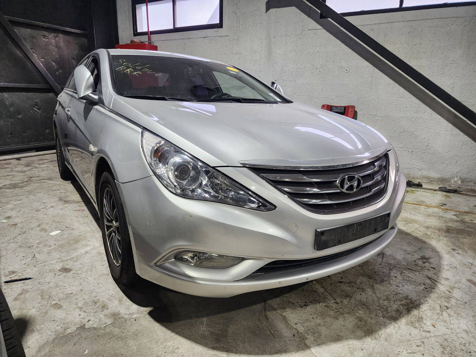 2012 HYUNDAI SONATA — 298092 KM — Lot 446950 — Al Quoz - Marhaba Auctions Used Cars - Image 3