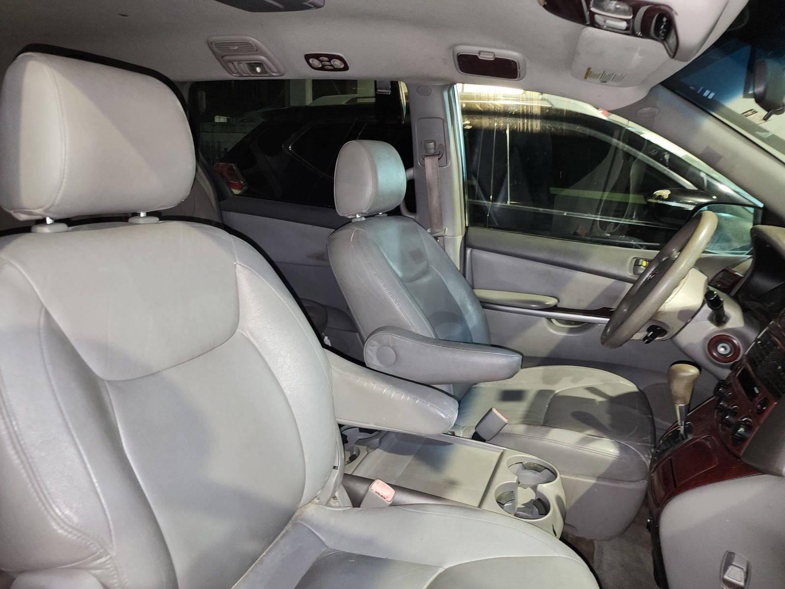 2008 TOYOTA SIENNA — 259746 Miles — Lot 67663184 — Al Quoz - Marhaba Auctions Used Cars - Image 8