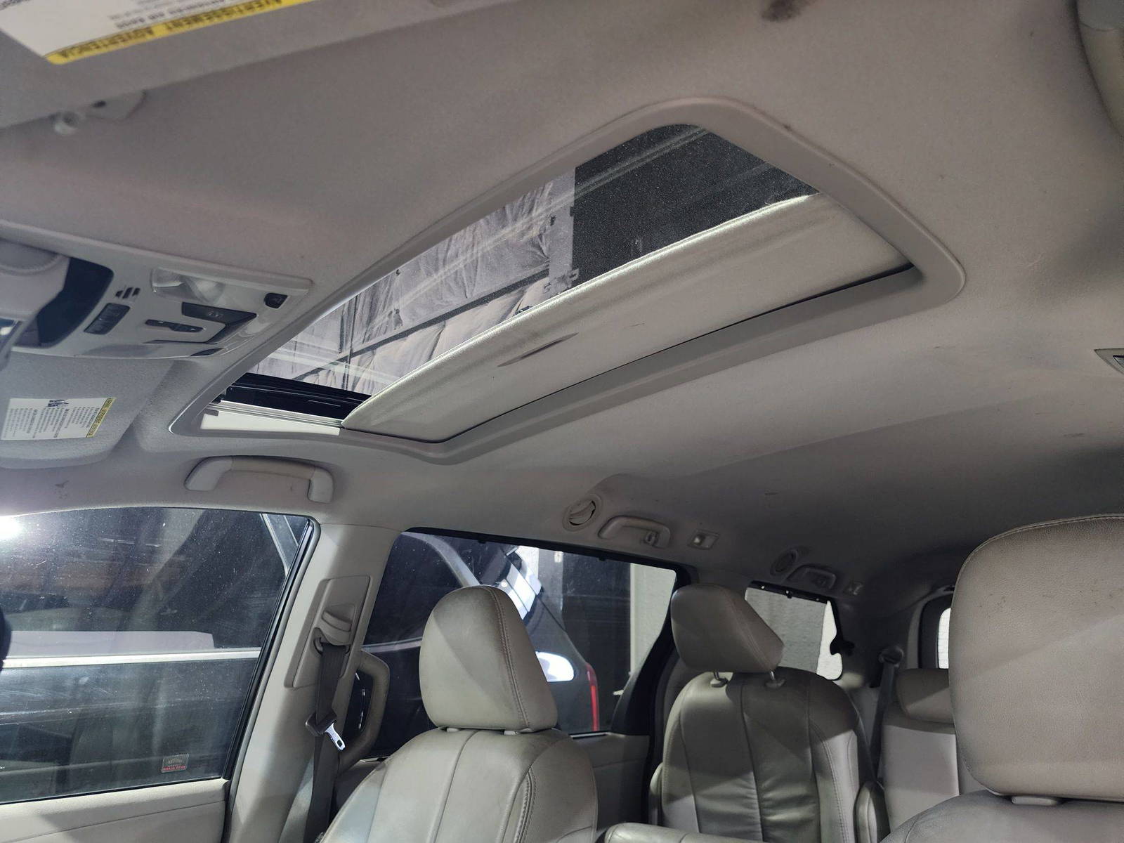 2011 TOYOTA SIENNA — 225496 Miles — Lot 118568 — Al Quoz - Marhaba Auctions Used Cars - Image 8
