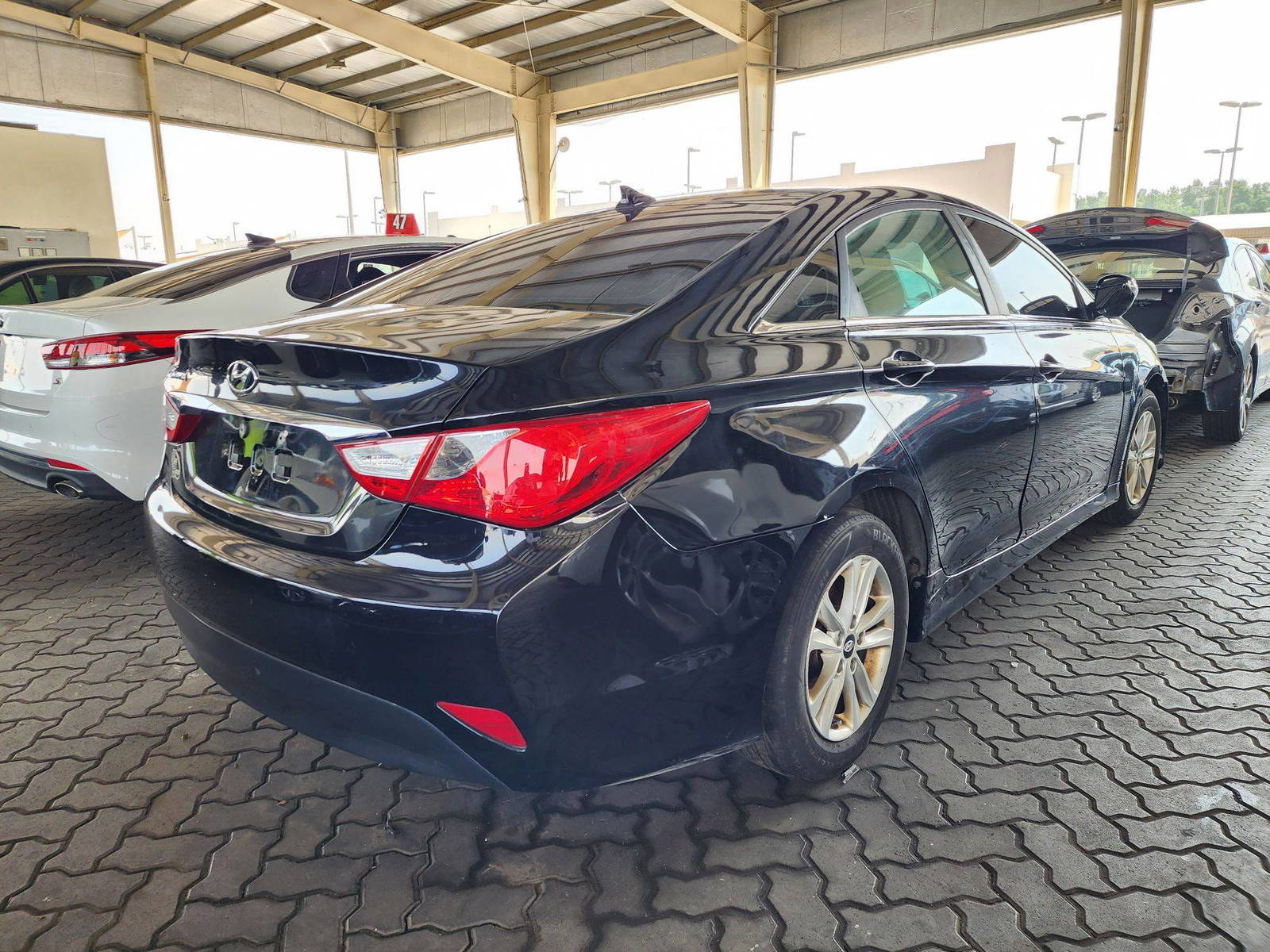 2014 HYUNDAI SONATA — 192813 Miles — Lot 54142464 — Souq - Marhaba Auctions Used Cars - Image 3