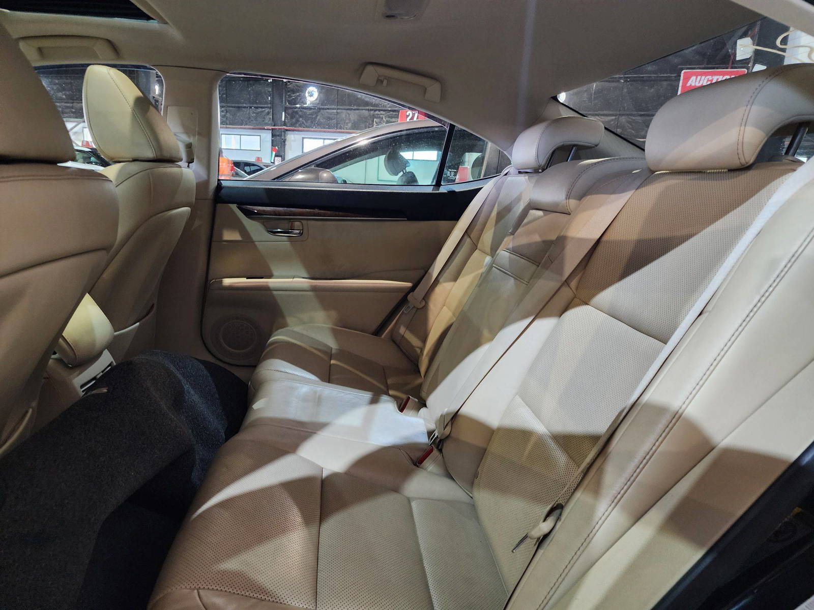2015 LEXUS ES 350 — 129680 Miles — Lot 72484904 — Al Quoz - Marhaba Auctions Used Cars - Image 7