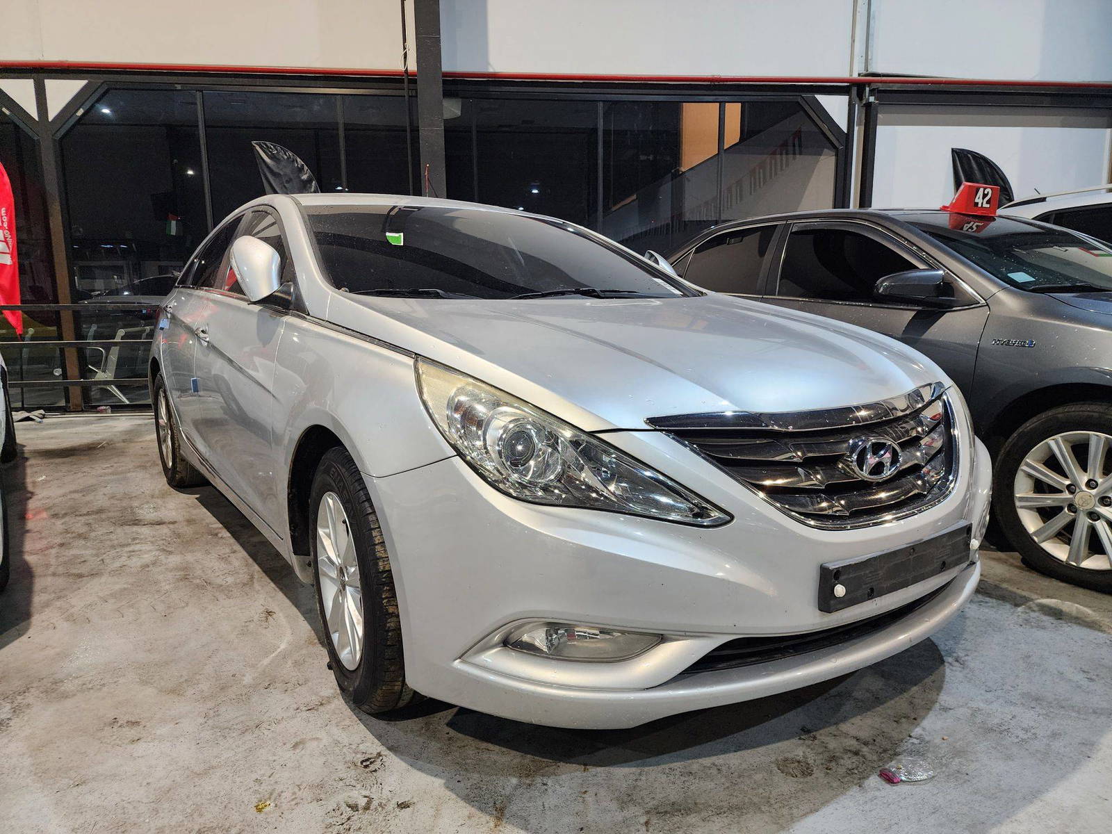2011 HYUNDAI SONATA — 199463 KM — Lot 297758 — Al Quoz - Marhaba Auctions Used Cars - Image 3