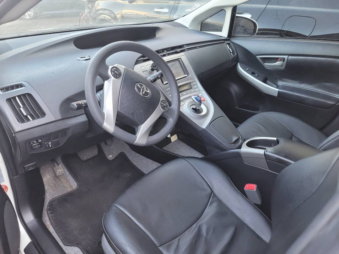 2013 TOYOTA PRIUS — 51516 KM — Lot 716944 — Main - Marhaba Auctions Used Cars - Image 9