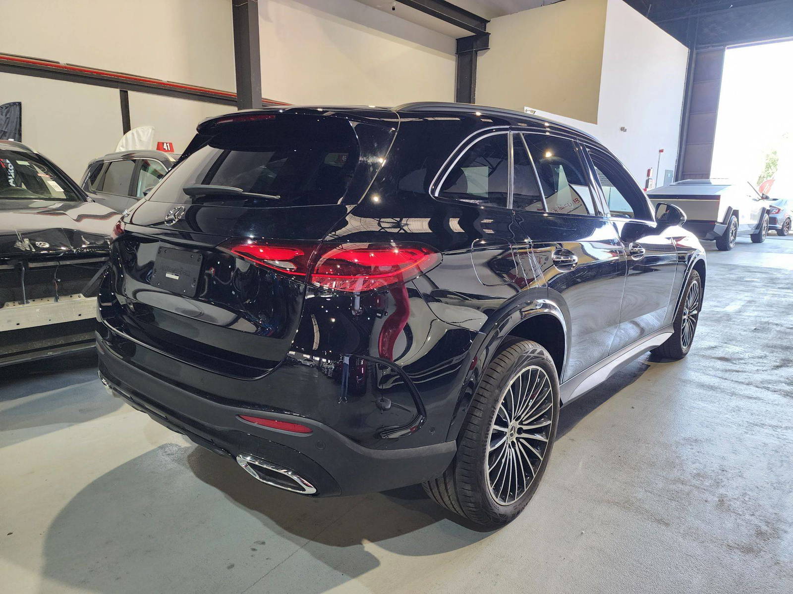 2024 MERCEDES BENZ GLC-300 — 454 Miles — Lot 58695184 — Main - Marhaba Auctions Used Cars - Image 5