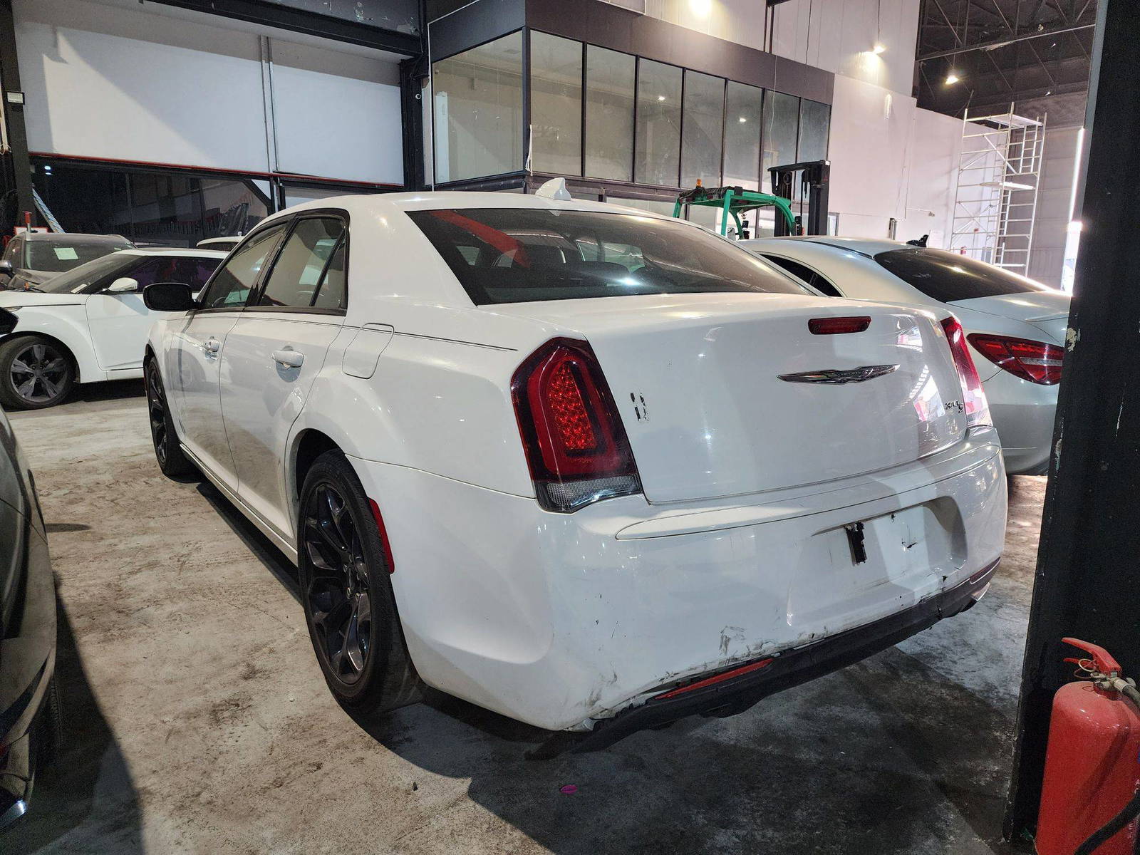 2019 CHRYSLER 300 — 145200 Miles — Lot 50728055 — Souq - Marhaba Auctions Used Cars - Image 6