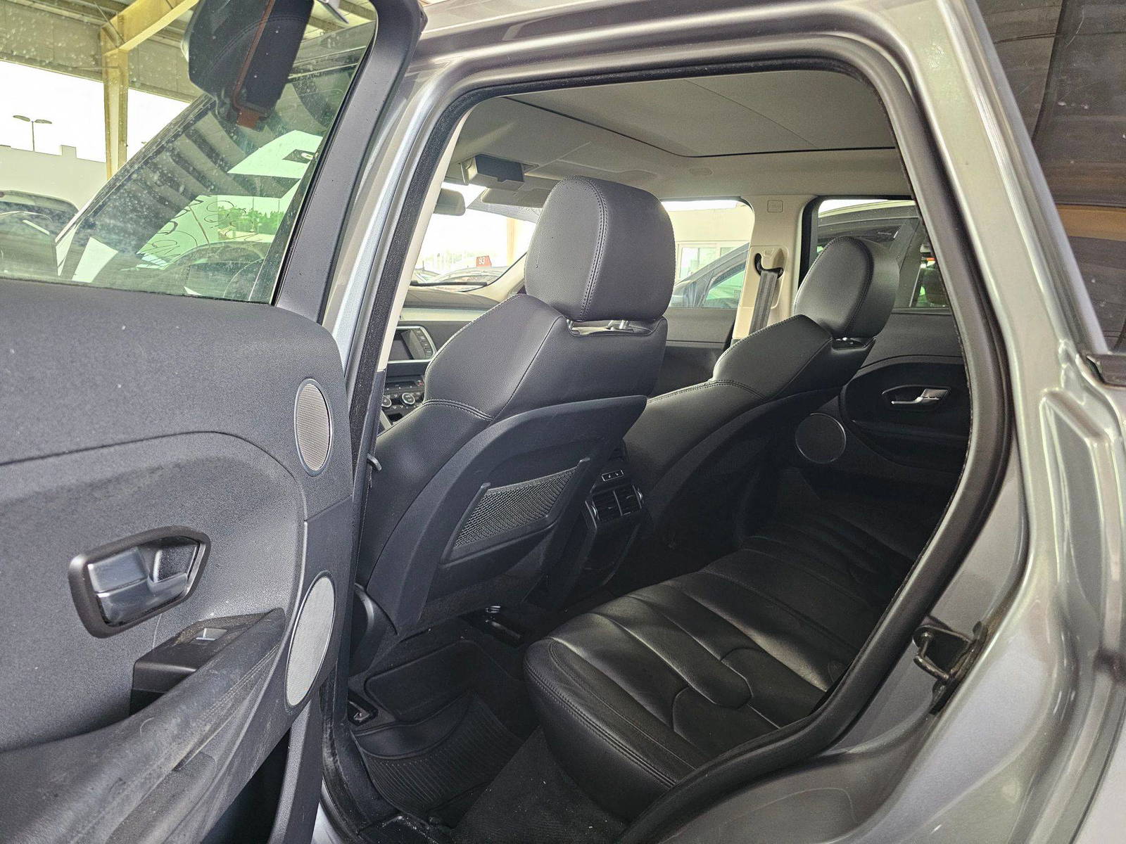 2014 LAND ROVER RANGE ROVER EVOQUE PURE PLUS — 140235 Miles — Lot 43387995 — Souq - Marhaba Auctions Used Cars - Image 6