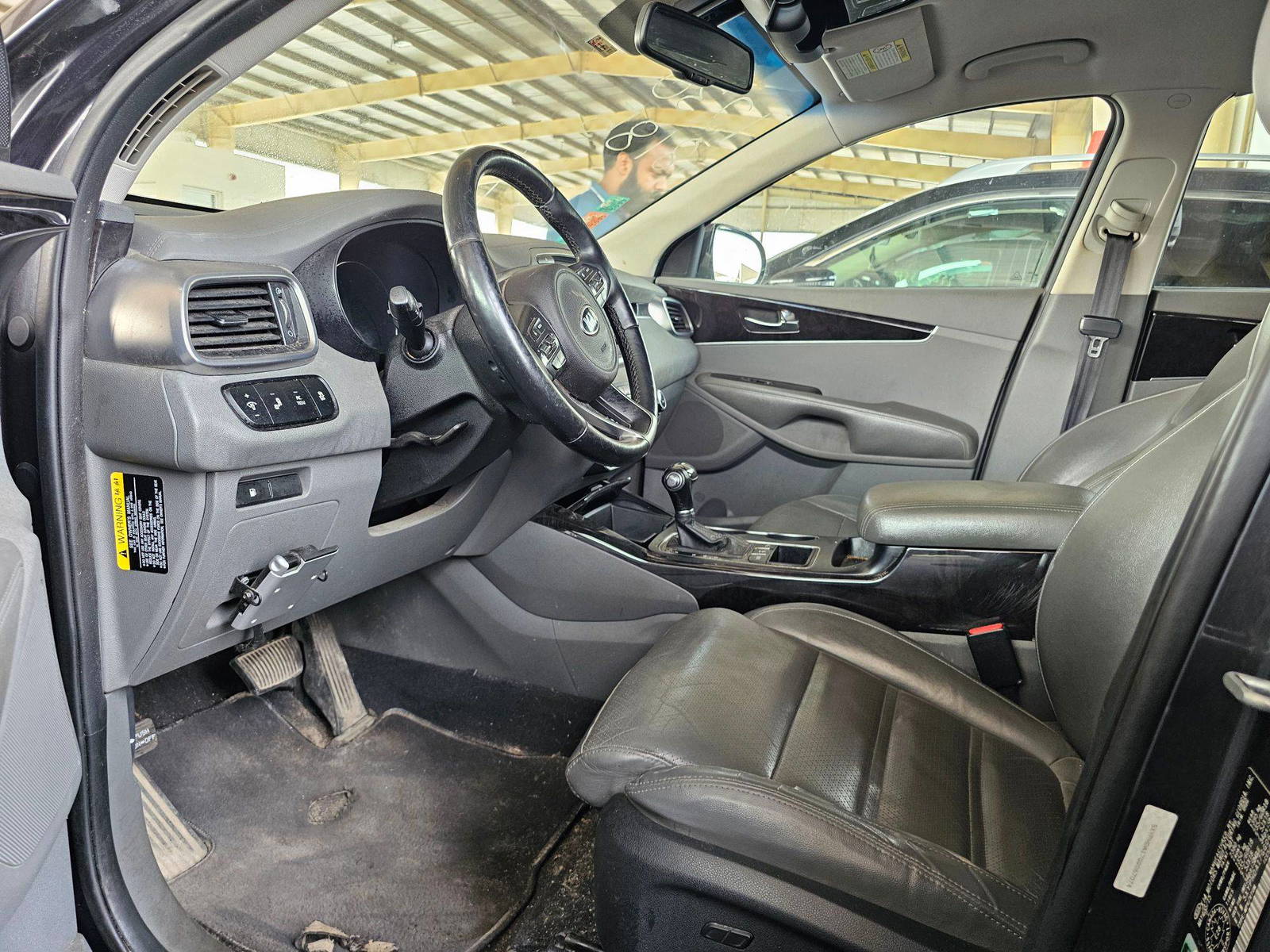 2016 KIA SORENTO — 163724 KM — Lot 12308185 — Souq - Marhaba Auctions Used Cars - Image 8