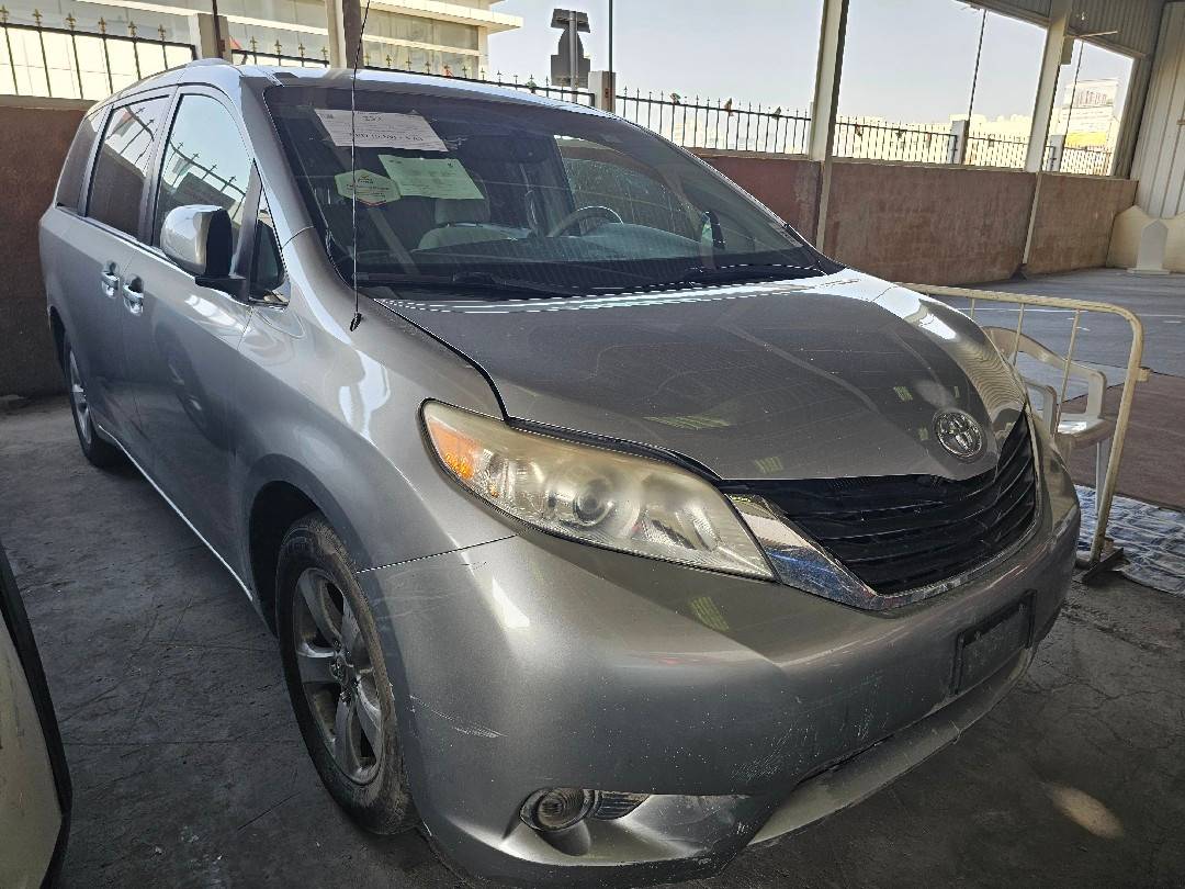 TOYOTA SIENNA