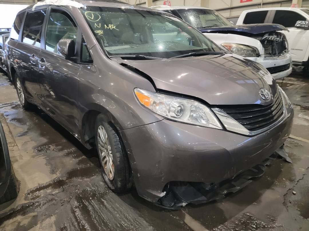 2015 TOYOTA SIENNA — 207787 Miles — Lot S686664 — Main - Marhaba Auctions Used Cars - Image 4