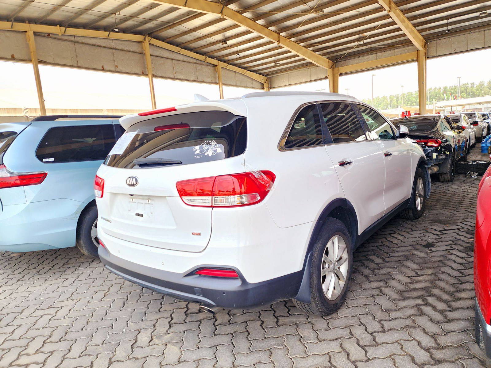 2017 KIA SORENTO — 91692 Miles — Lot HG258581 — Souq - Marhaba Auctions Used Cars - Image 3