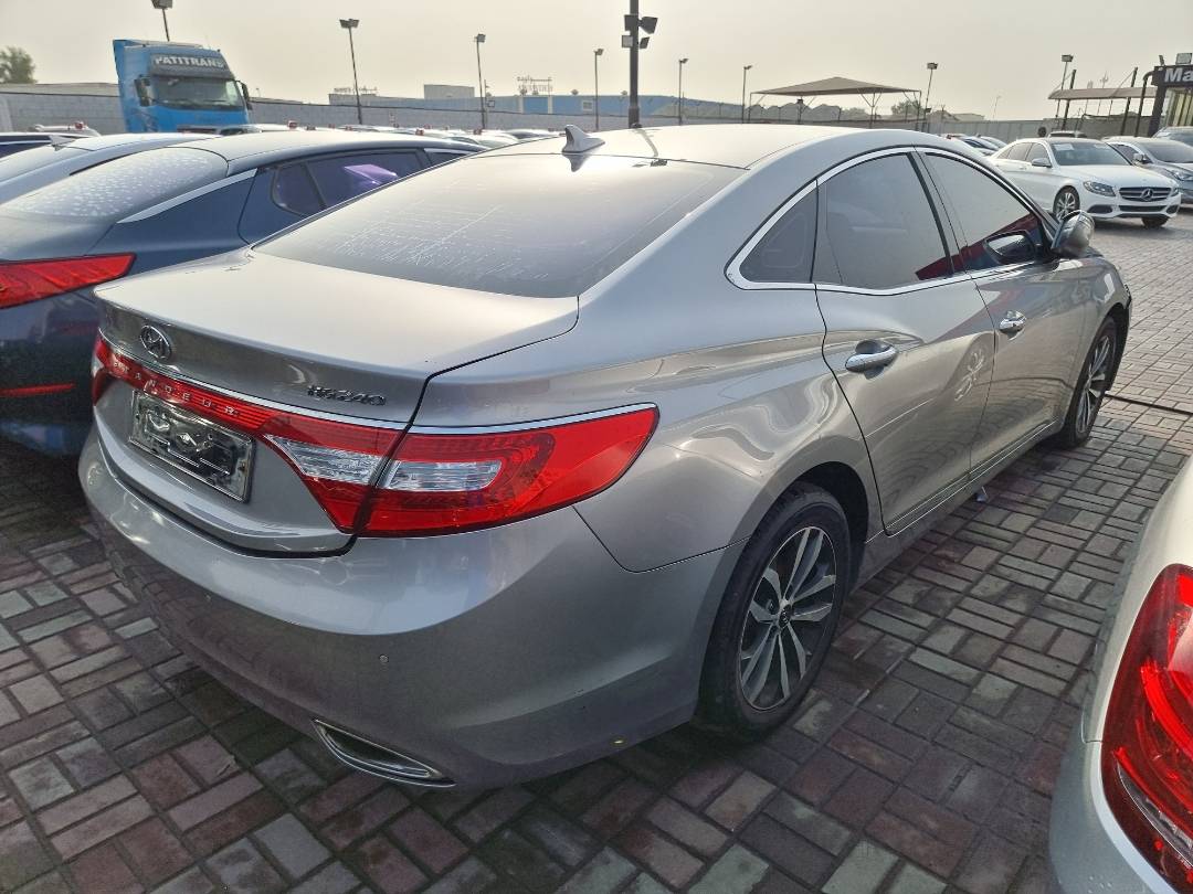 2012 HYUNDAI GRANDEUR — 232121 KM — Lot 124587 — Ind. 12 - Marhaba Auctions Used Cars - Image 4