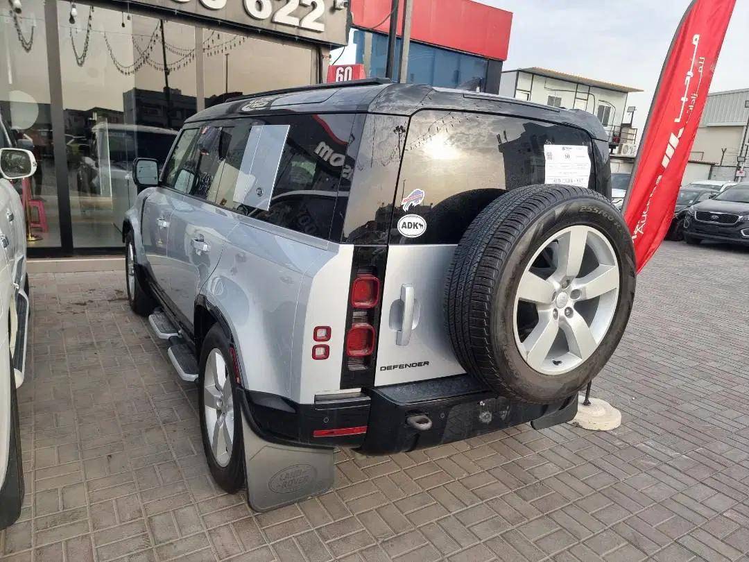 LAND ROVER DEFENDER 110 X-DYNAMIC SE