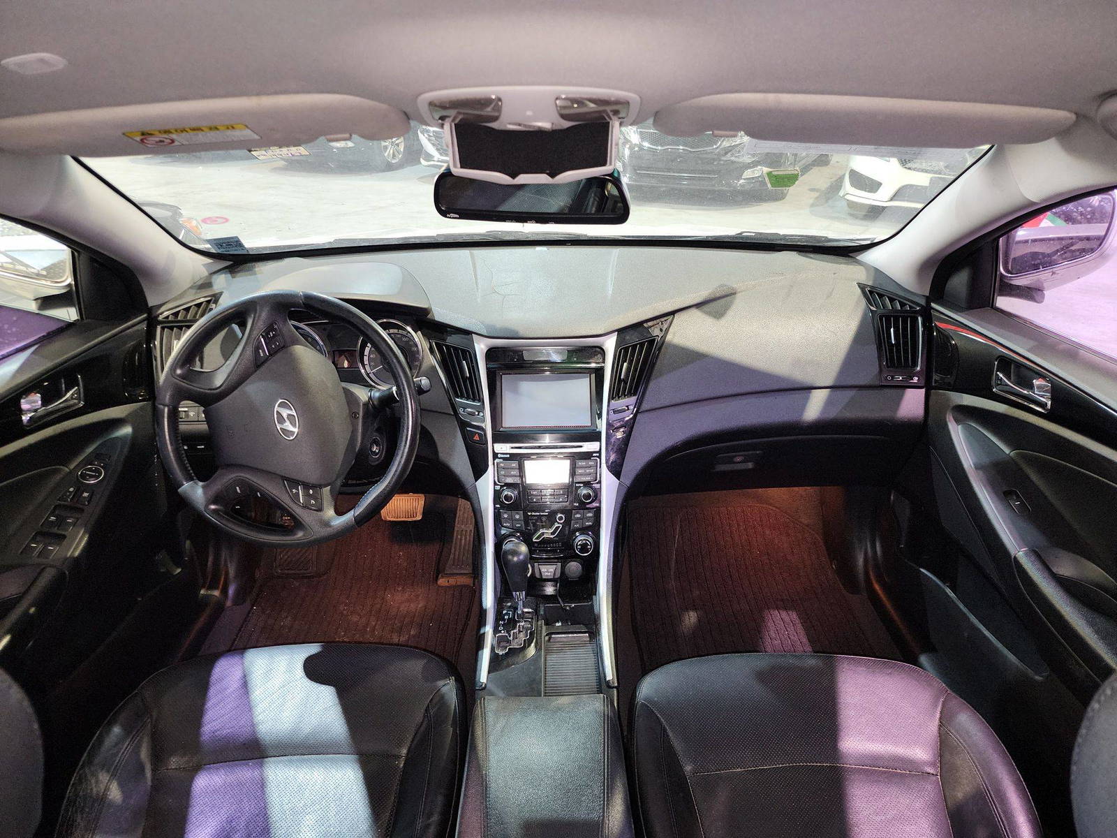 2011 HYUNDAI SONATA — 199463 KM — Lot 297758 — Al Quoz - Marhaba Auctions Used Cars - Image 8