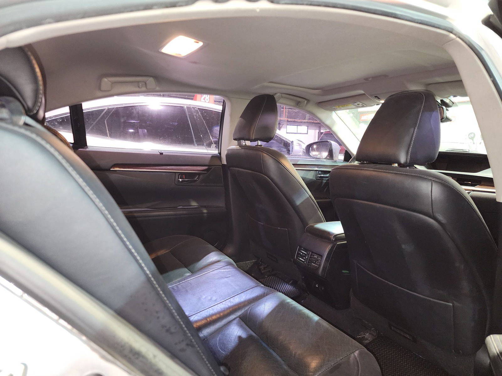 2013 LEXUS ES 300H — 146267 KM — Lot 215487 — Souq - Marhaba Auctions Used Cars - Image 7