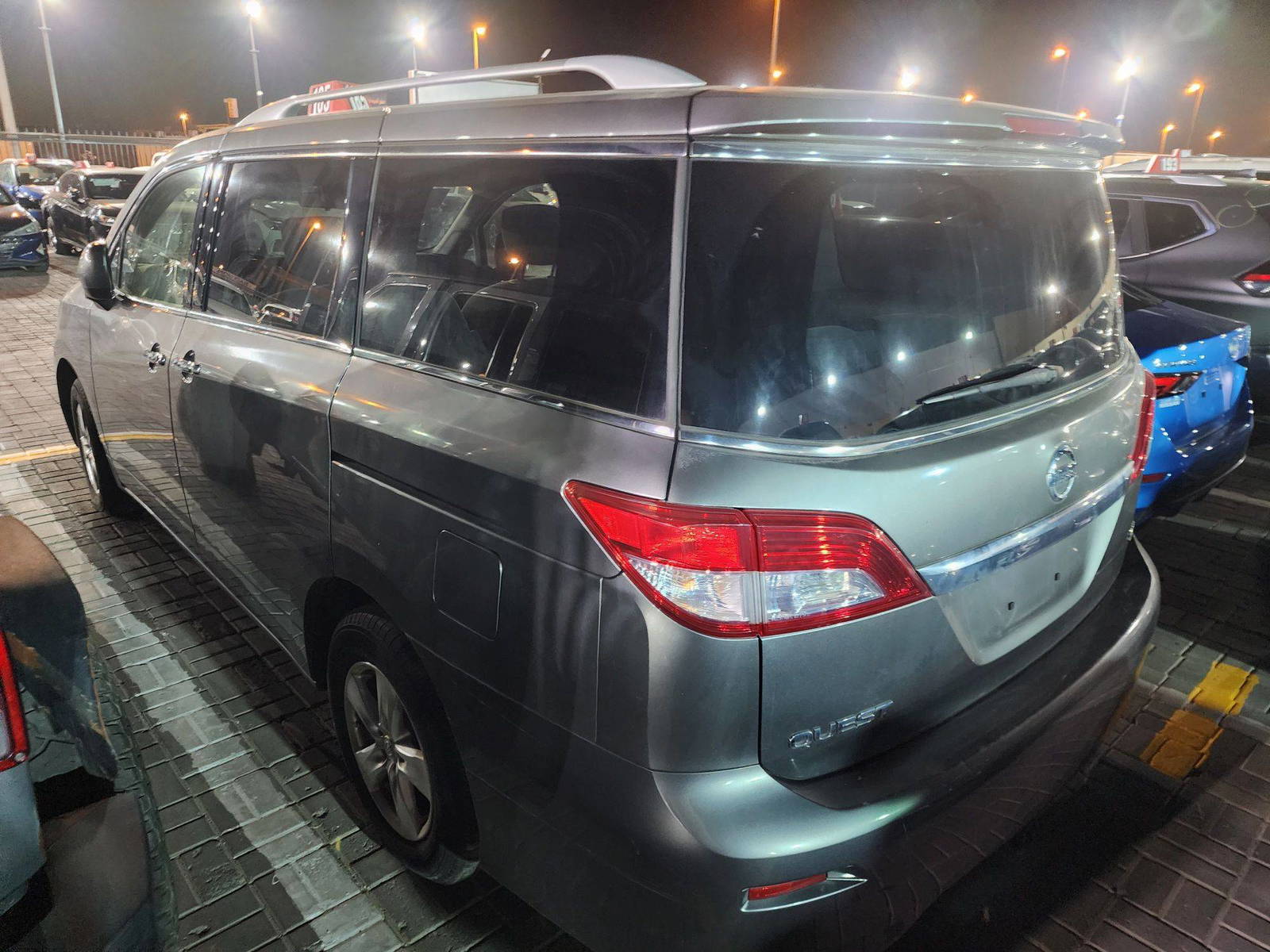 2016 NISSAN QUEST — 147360 Miles — Lot 41113117 — Al Sajaa - Marhaba Auctions Used Cars - Image 4