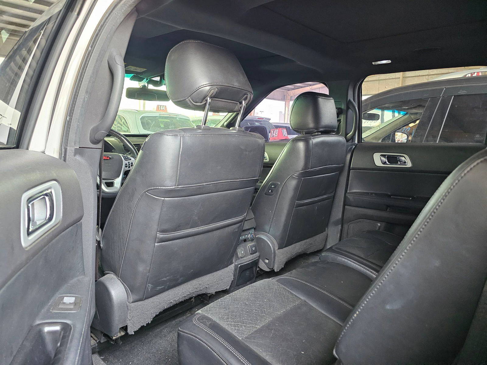 2011 FORD EXPLORER — 200089 KM — Lot 29035 — Souq - Marhaba Auctions Used Cars - Image 6